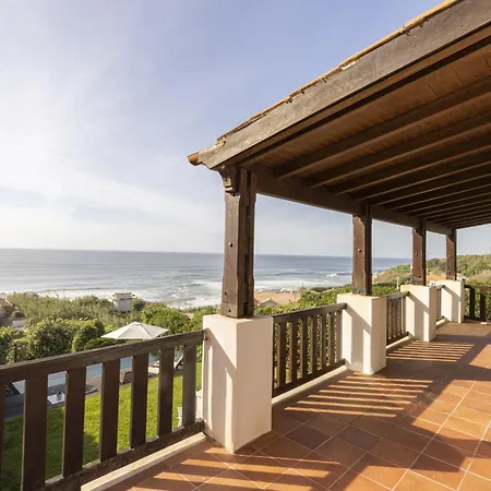 فيلة Coastal Charm